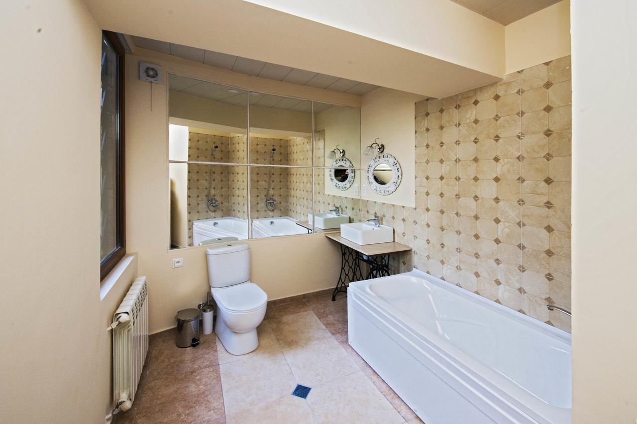 Caravan Villa Tbilisi Eksteriør bilde