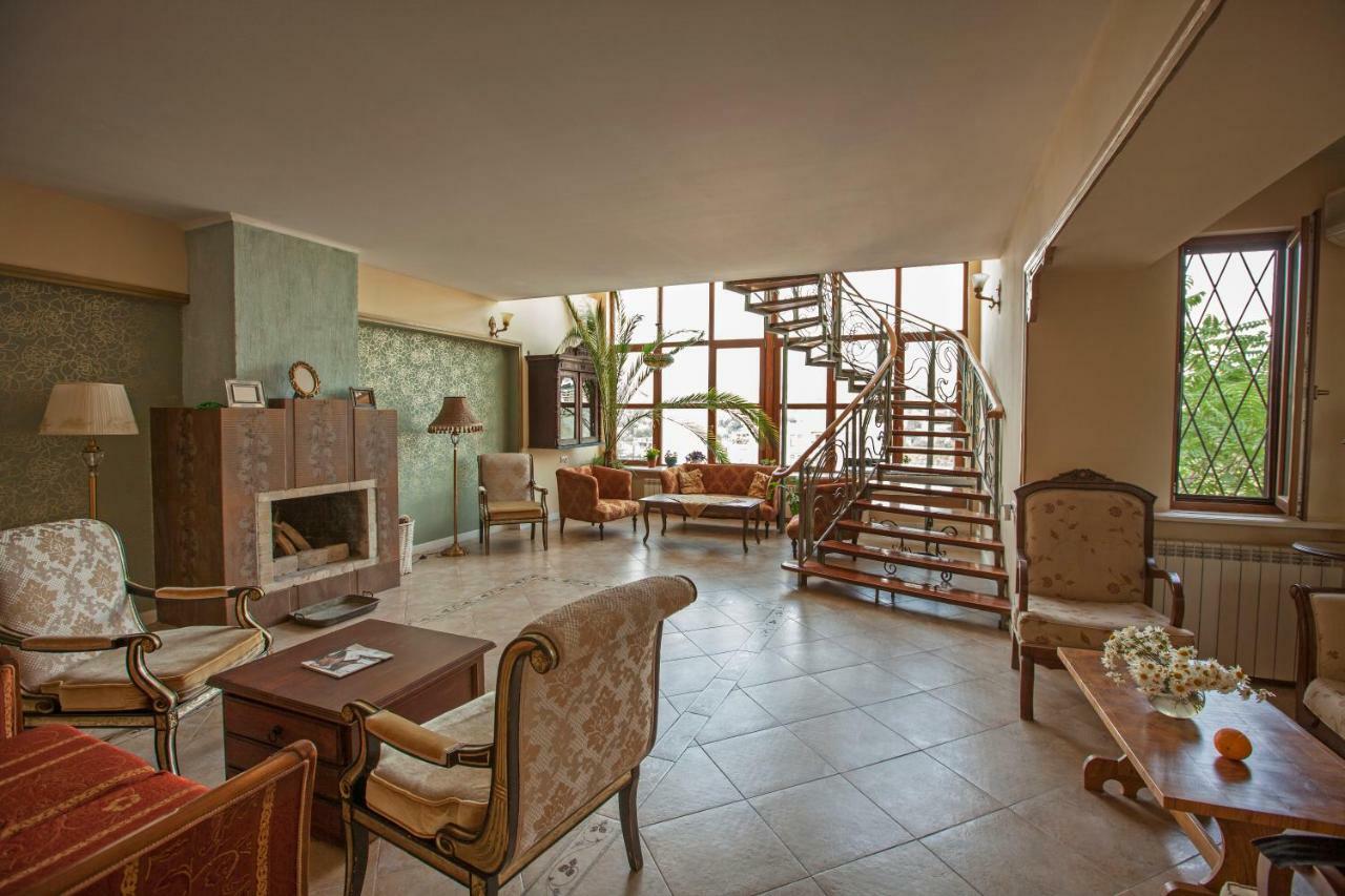 Caravan Villa Tbilisi Eksteriør bilde